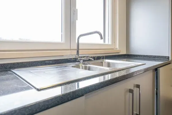 Apartamento T3 construído em 2019, com Varanda e Parqueamento, em Setúbal - Image 7