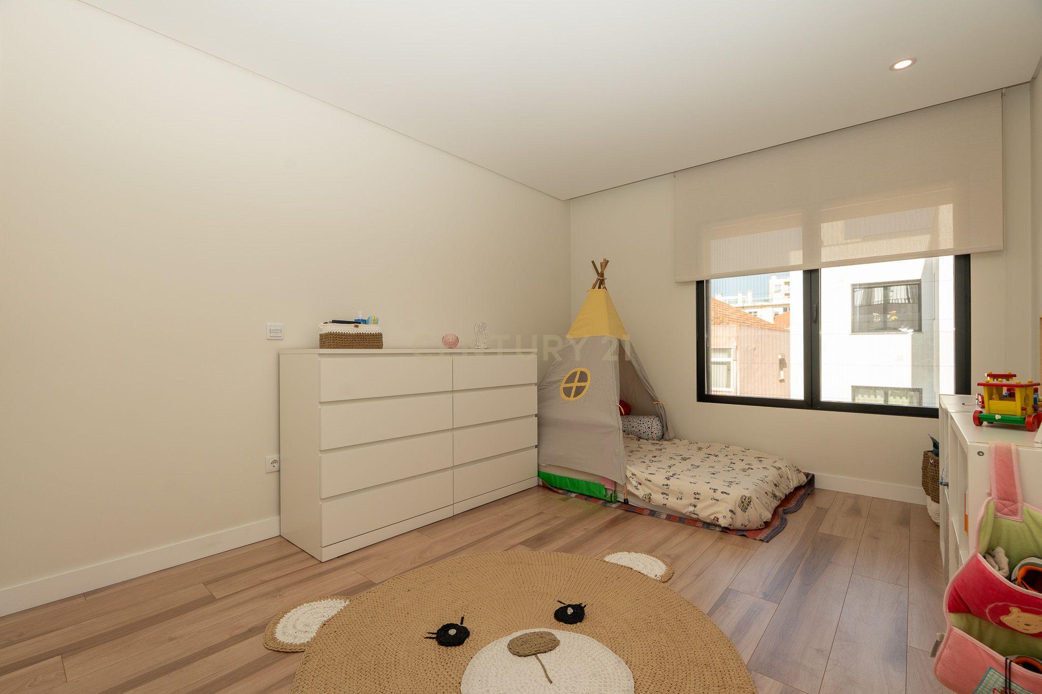 Apartamento T3+1 duplex, com terraço e estacionamento, no centro da cidade de Torres Vedras - Image 42