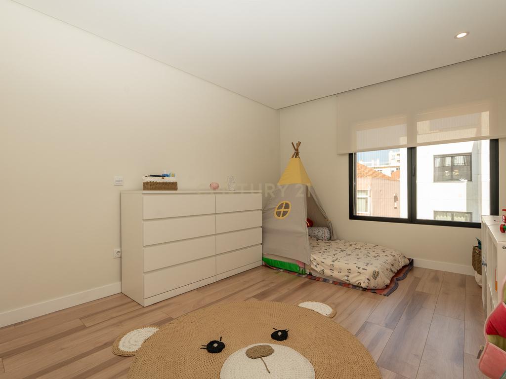 Apartamento T3+1 duplex, com terraço e estacionamento, no centro da cidade de Torres Vedras - Image 42