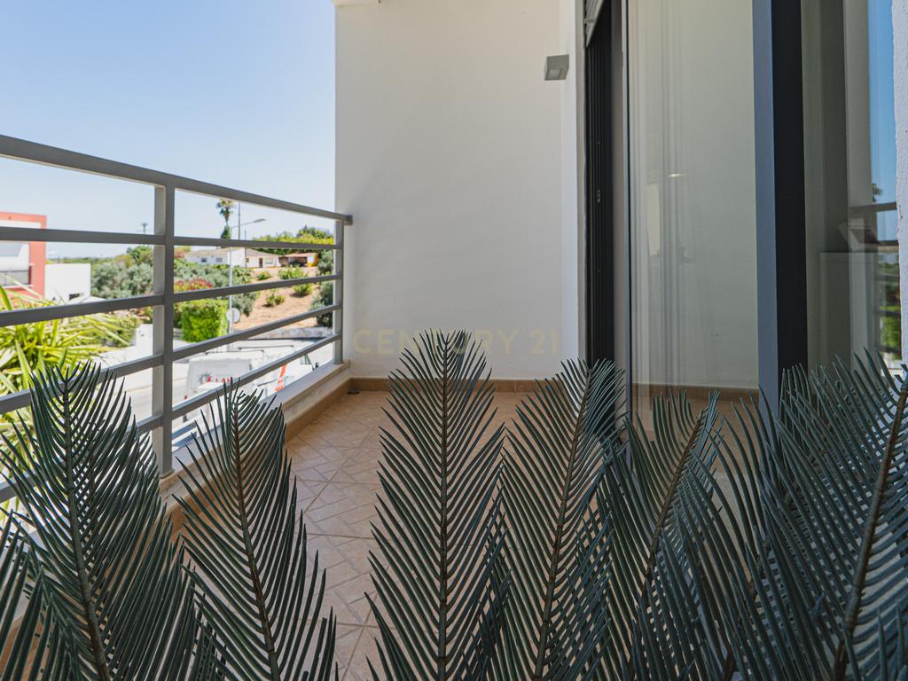 Moradia com 3 Quartos com Piscina - Urbanização Quinta do Rogel - Alcantarilha - Algarve - Image 31