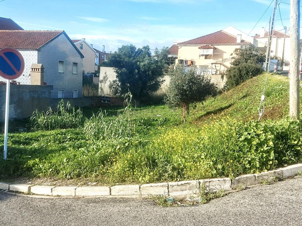 TERRENO EM GAVETO - Image 2
