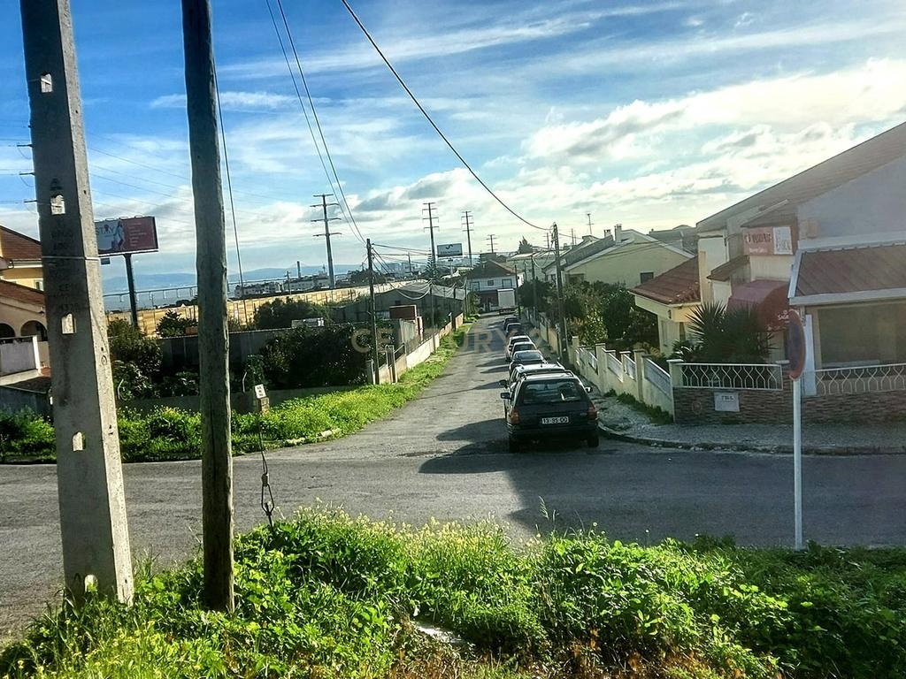 TERRENO EM GAVETO - Image 3