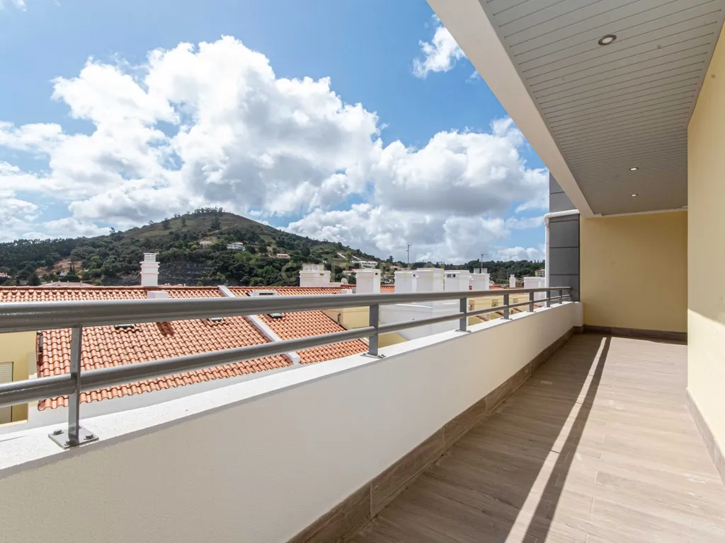 Apartamento Novo T2, com varandas, garagem e arrecadação em Mafra - Image 7