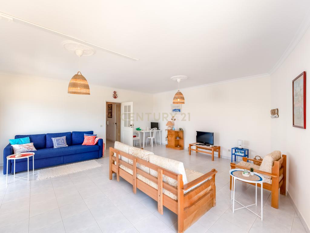 Apartamento T1 em Quarteira com Vista Mar e Perto da Praia - Image 6