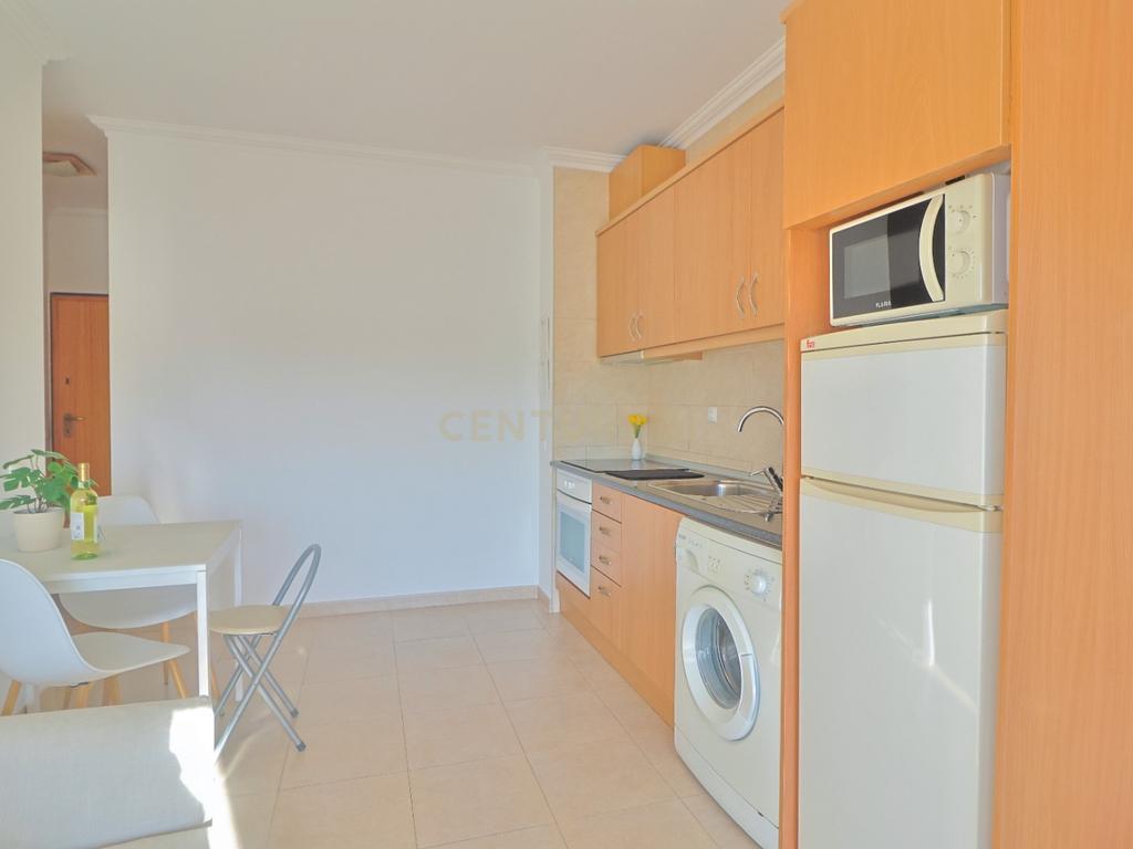 T0+1 mobilado, em condominio c/ piscina, Portimão - Image 7