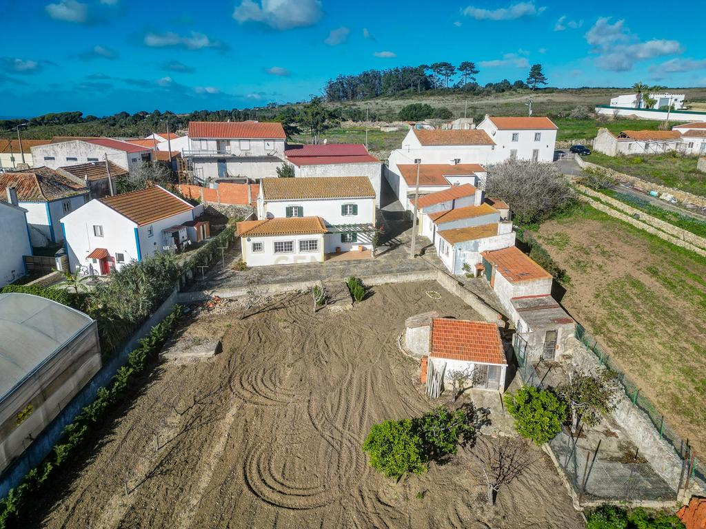 Moradia Isolada T3 com 2480m2 de terreno, poço e com anexos - Image 46