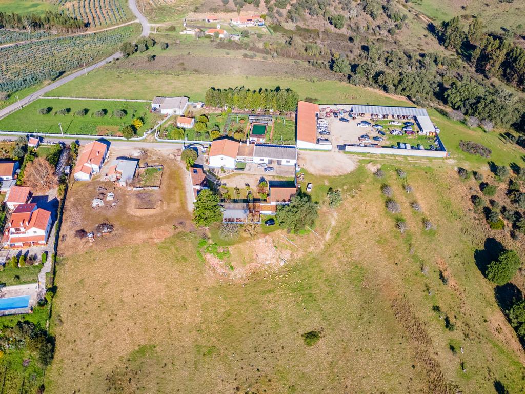 Quinta com 25.800M2 com moradia T6 em Casével, Santarém. - Image 35