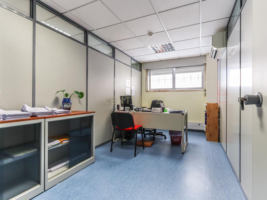 Escritório /Espaço Comercial Triplex no Conde Redondo c/680 m2 - Image 24