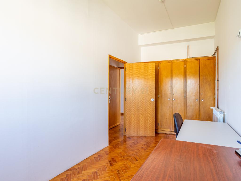 Prédio no Centro de Portalegre para investimento - Image 27