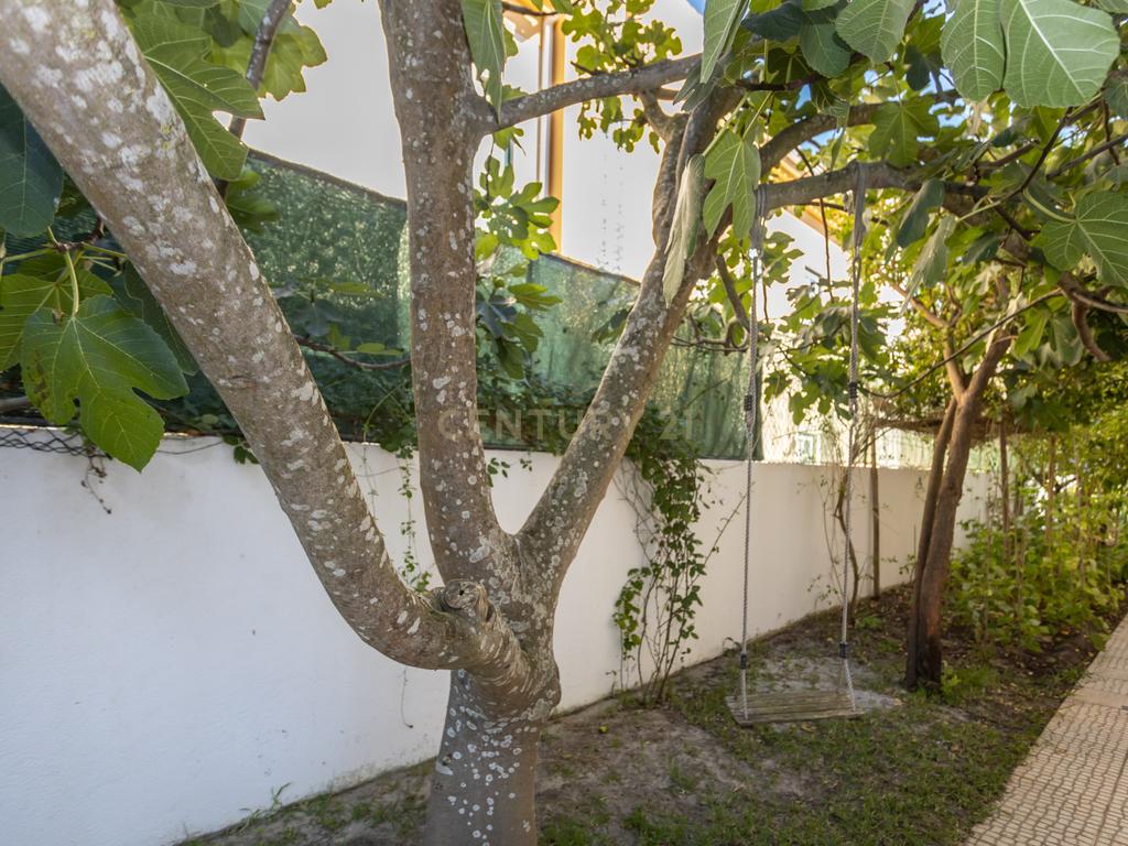 Moradia T4 Isolada em Fernão Ferro (Redondos). - Image 13