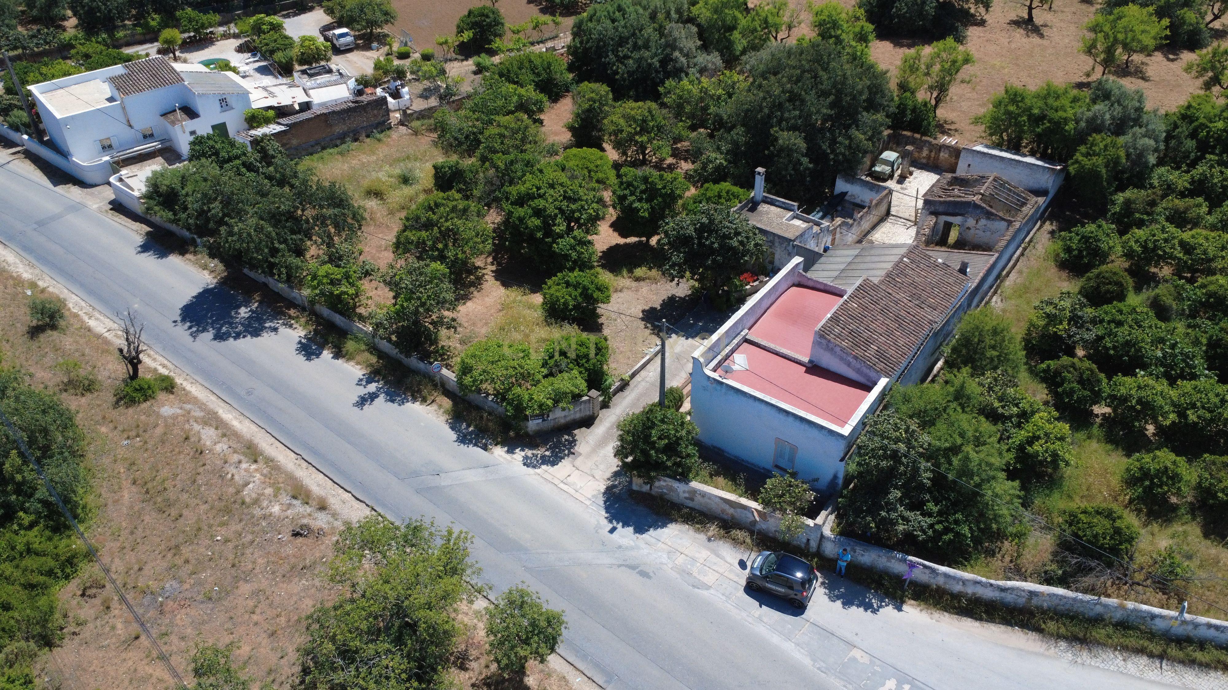 Fotografia 6 de Moradia térrea com terreno de 2.280 m² em Moncarapacho com excelente potencial de renovação