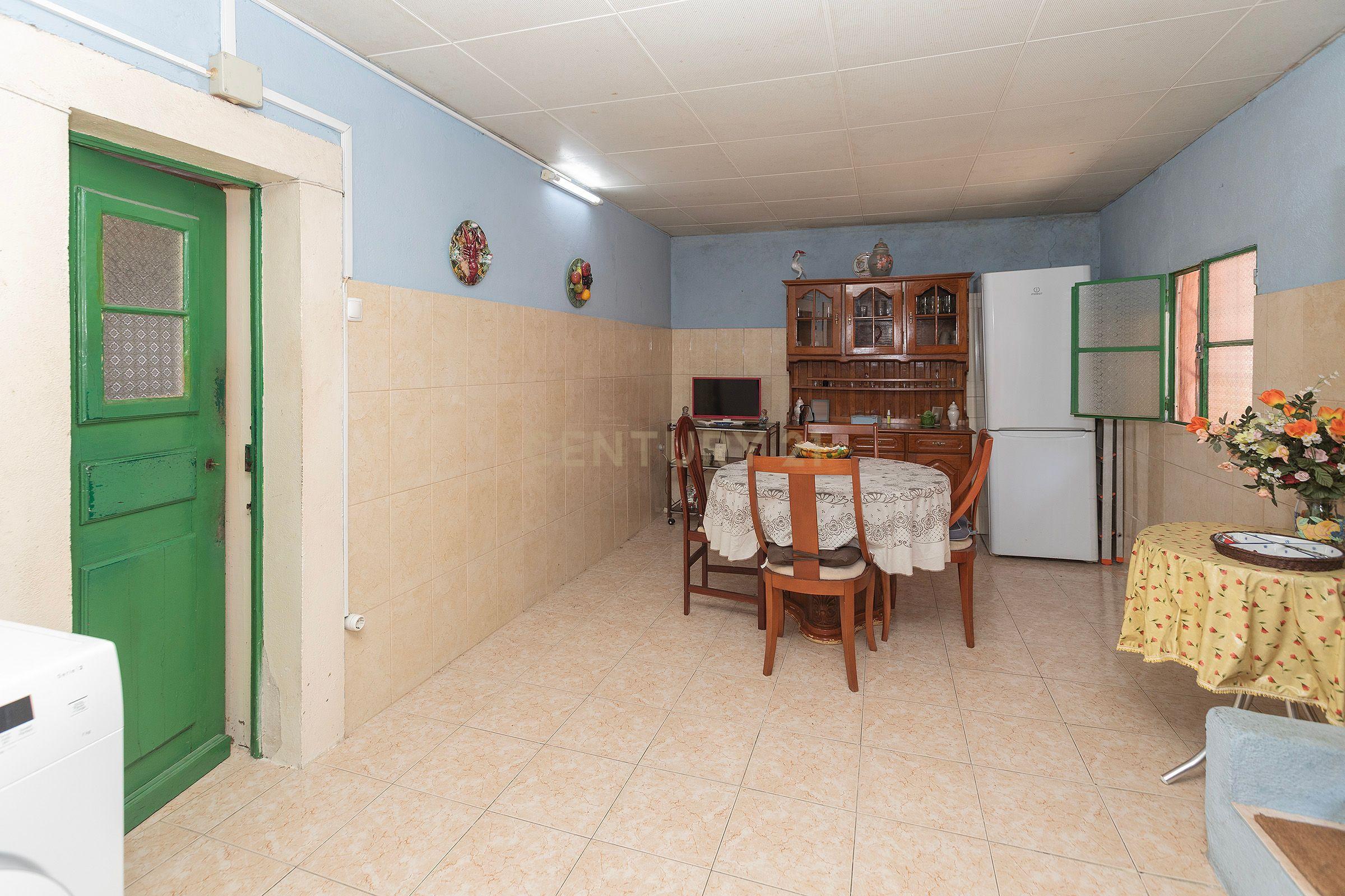 Fotografia 12 de Moradia T3 com Quintal e Alto Potencial no Caramão da Ajuda, Lisboa