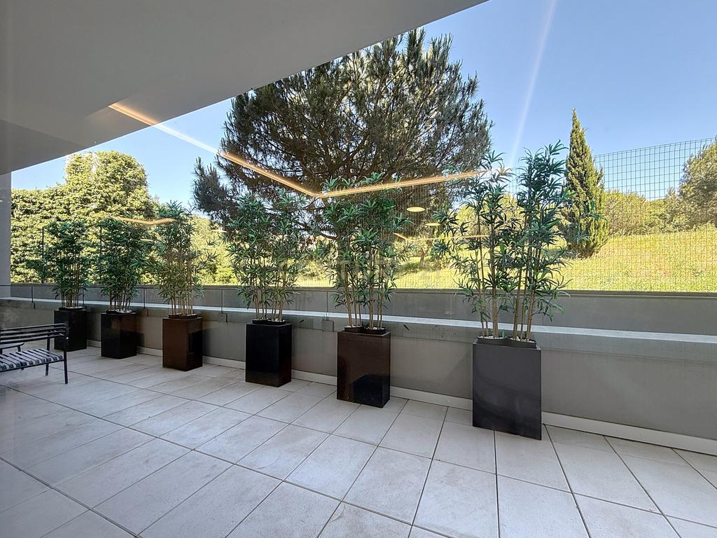 Apartamento T2 com Vista Rio, Semi-Novo, Empreendimento Seixal Baia / Vende-se com o mobiliário - Image 25