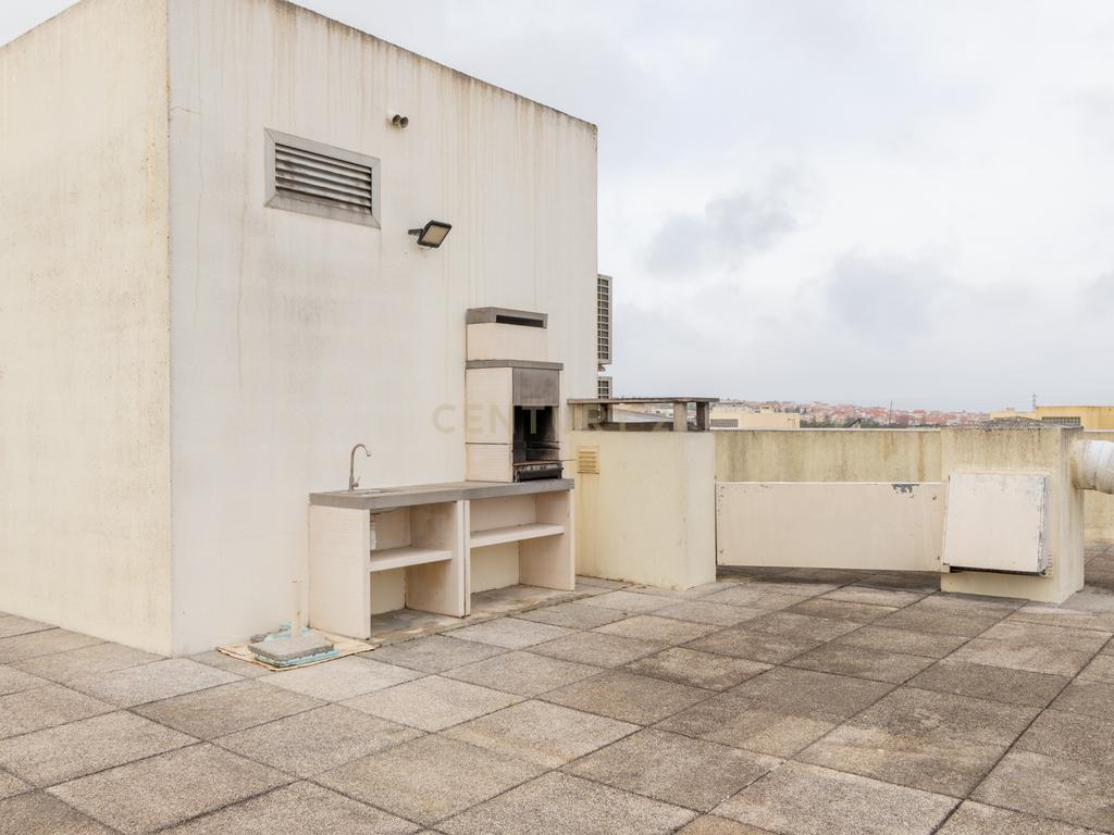 Apartamento T3 com 2 Terraços Gigantes e Vista Rio – A 10 min de Lisboa - Image 33