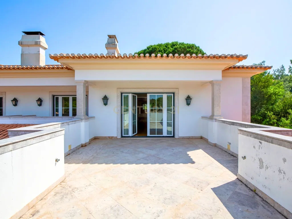 Moradia T7 com Piscina em Alcabideche- Cascais - Image 36