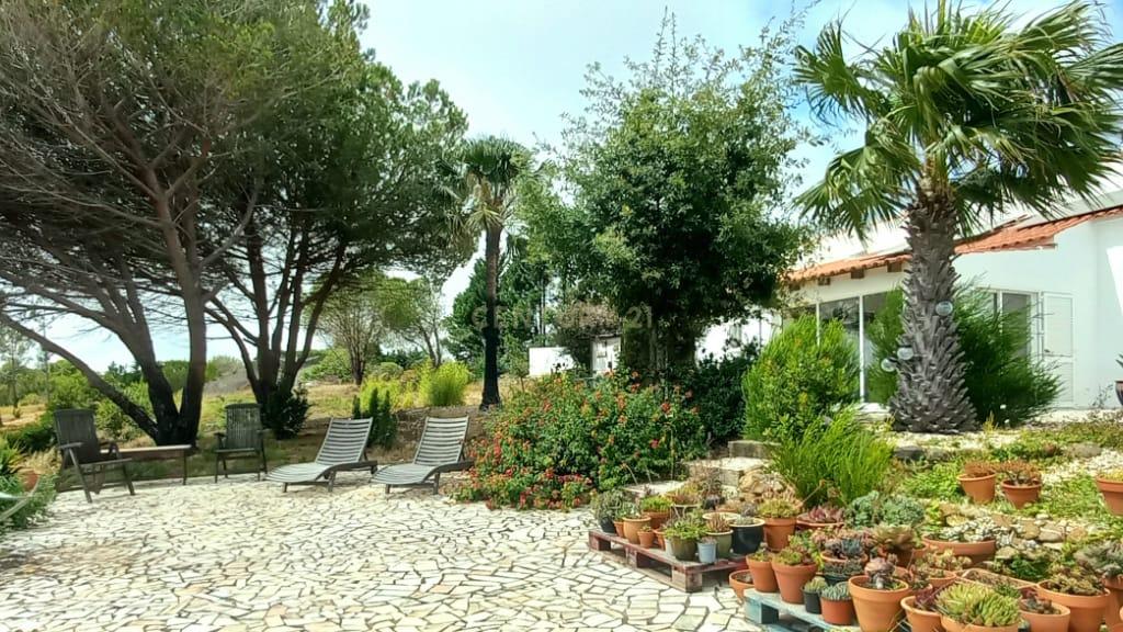 Quinta perto do Mar e de Aljezur, T3 mais uma ruina, com grande potential em Aljezur-Algarve - Image 4
