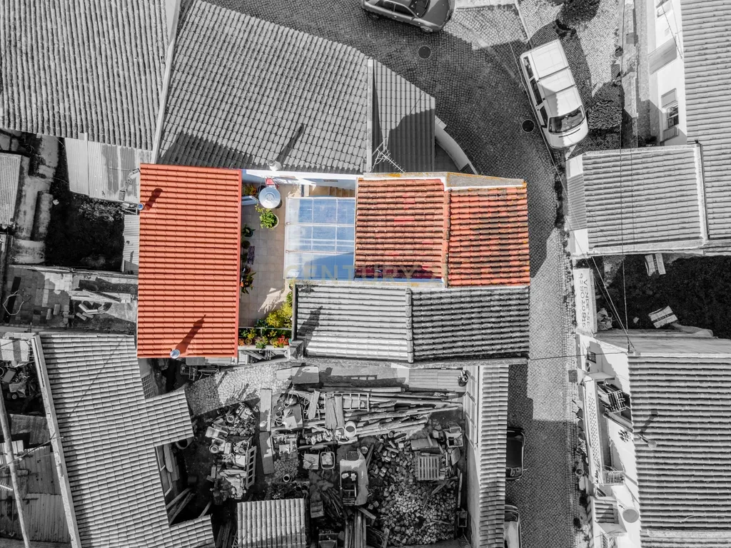 Casa T2 em Faro, Lagos - Localização Privilegiada e Conforto - Image 21