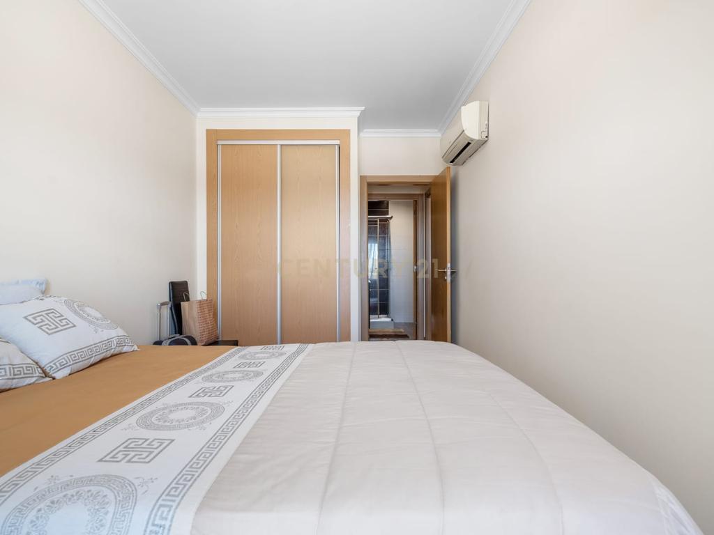 Apartamento T2 em Montijo com Parqueamento e Varandas - Image 18