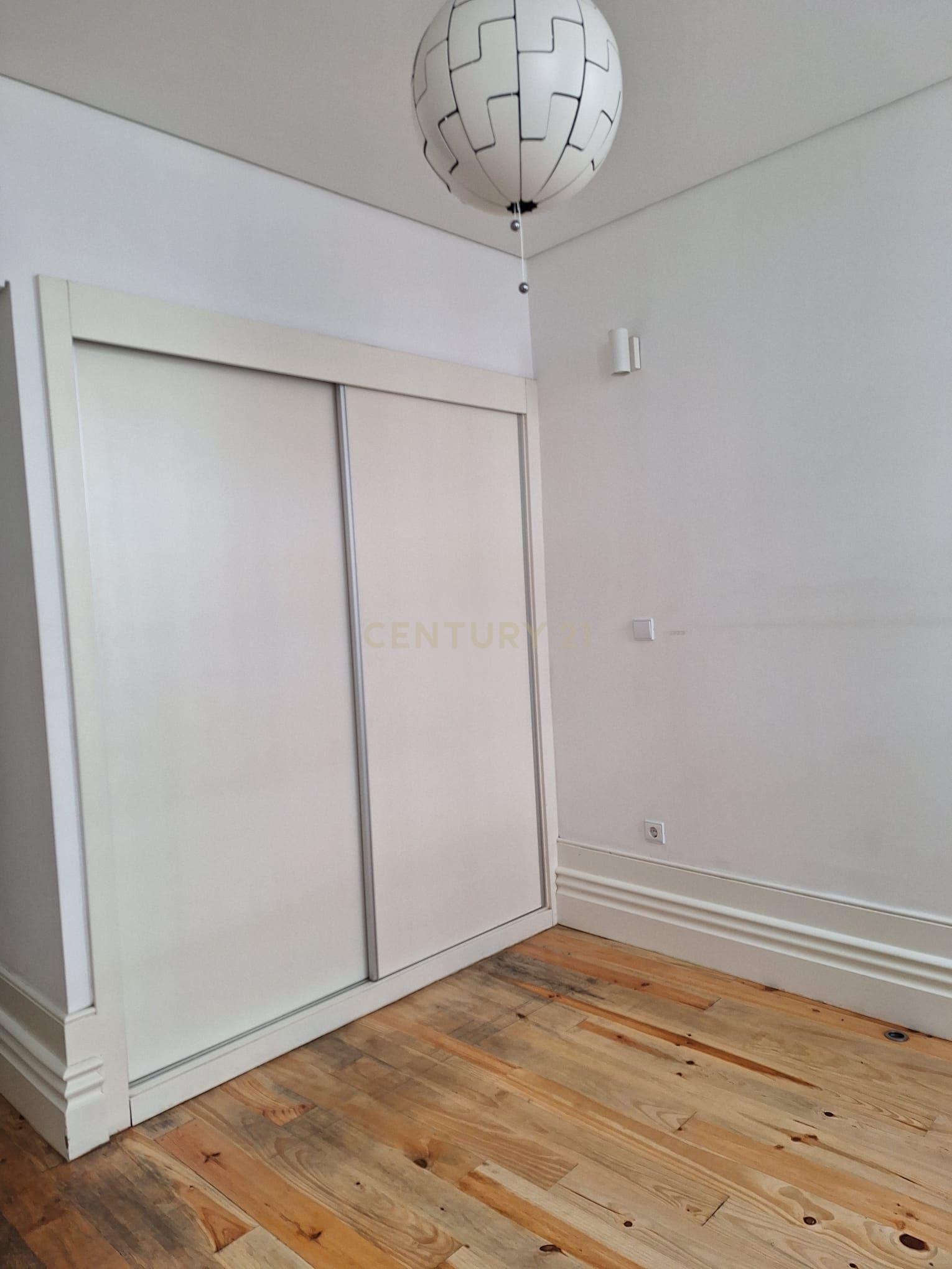 Apartamento T2 moderno na Rua do Bonfim, Porto. - Image 15