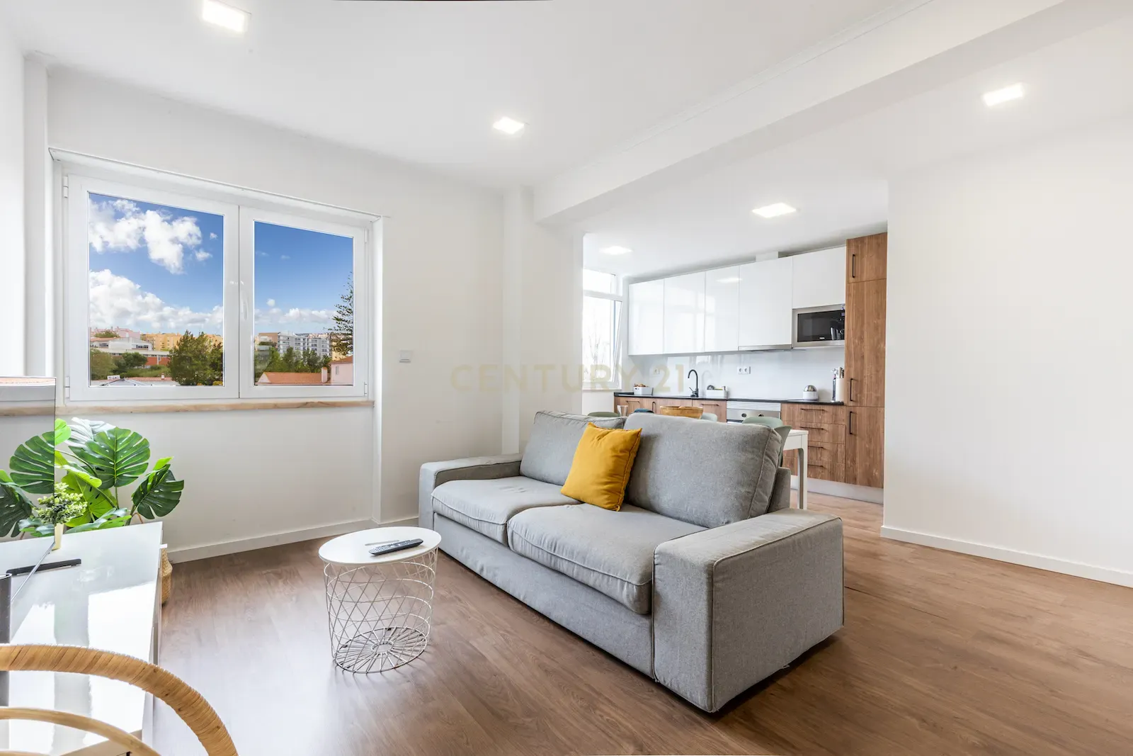 Apartamento T3 Totalmente Renovado com Excelente Localização em Lisboa - Image 1