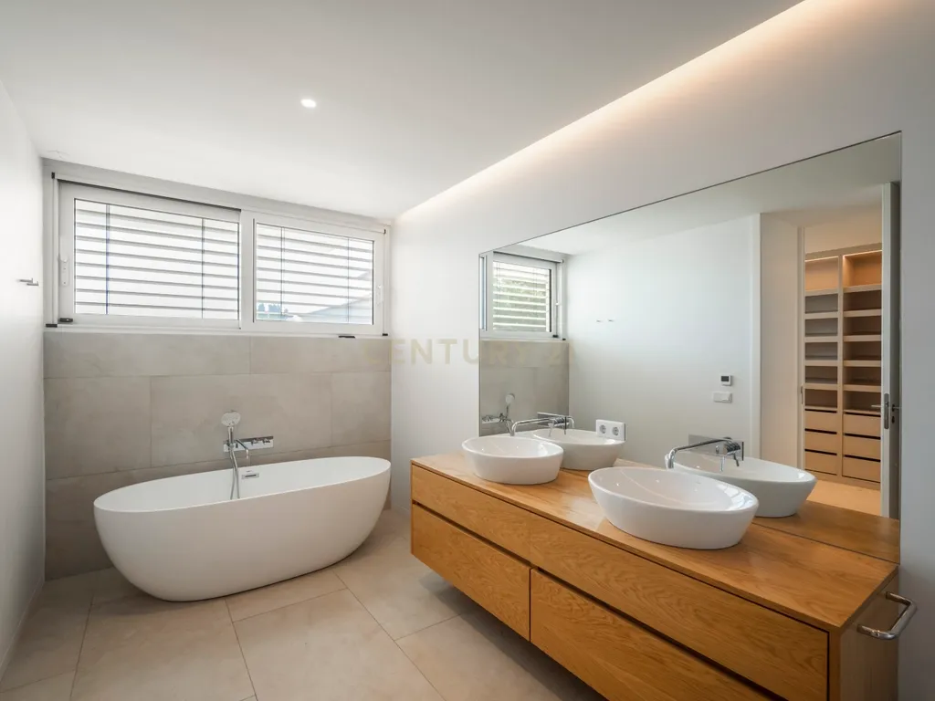 Apartamento T4 com Vista Mar em Condomínio Privado – Monte Estoril - Image 20