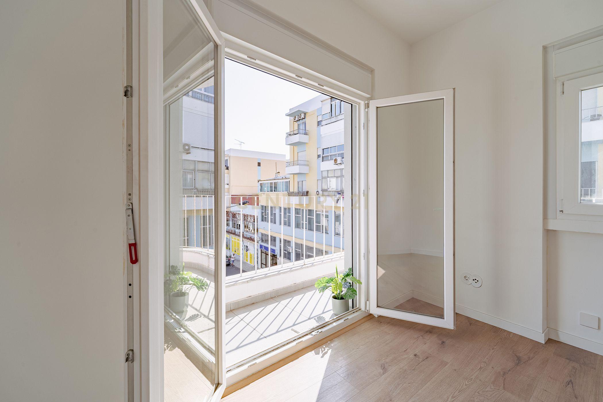 Apartamento T1 Remodelado Almada