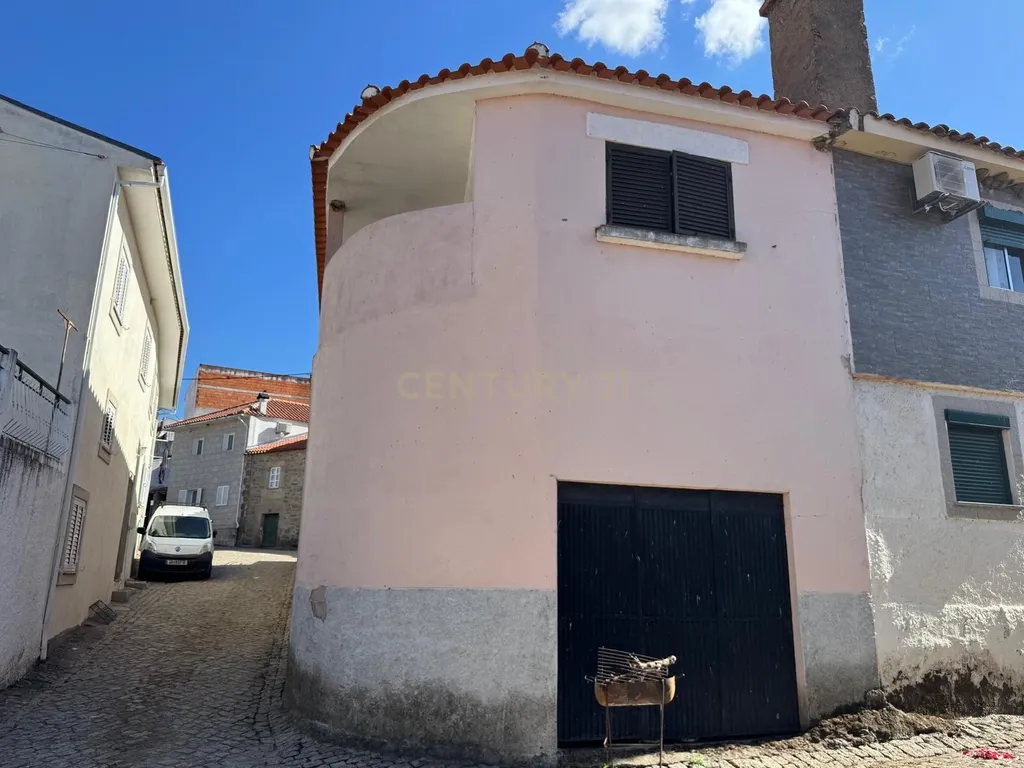 Moradia para Renovação em Vilas Boas – Vila Flor - Image 1