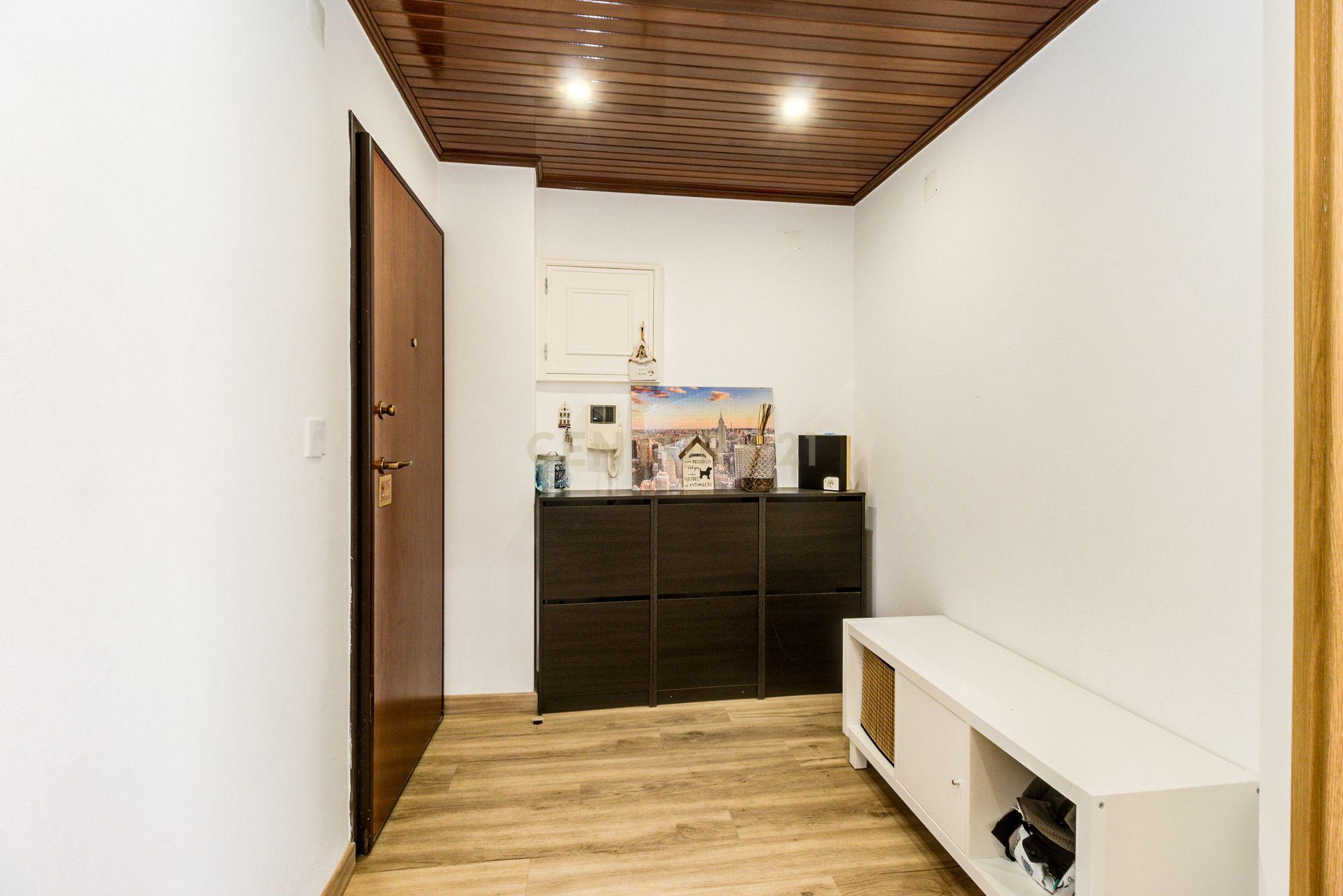 Apartamento T2 remodelado em São Marcos com Varanda e Ar Condicionado - Image 6