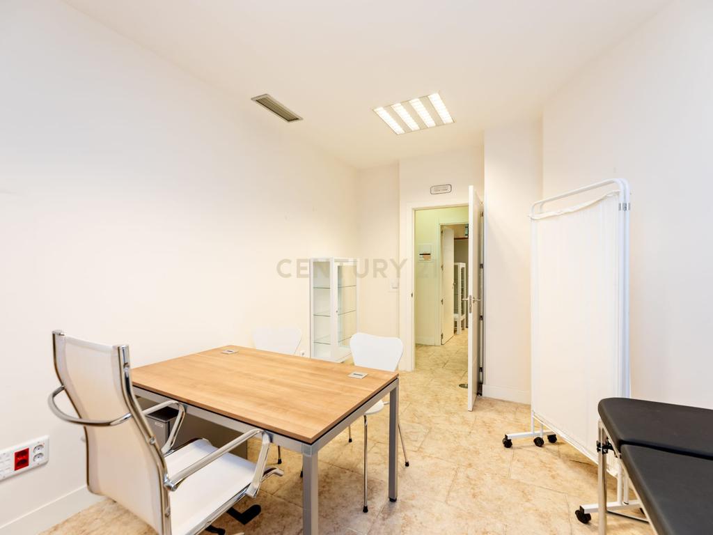 Loja Comercial Luxuosa em Madrid - 306m² com Excelente Localização - Image 32