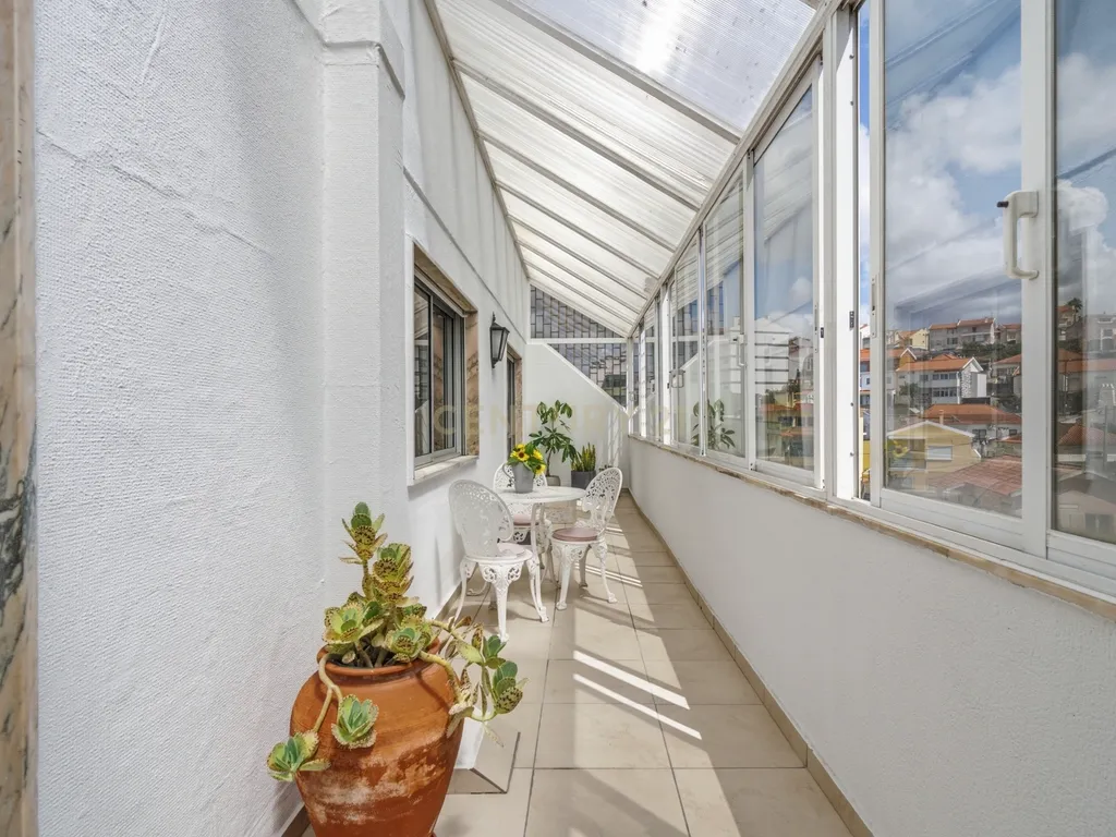 T4 Renovado e Luminoso com 50 m² de Varandas Fechadas | Agualva-Cacém - Image 6