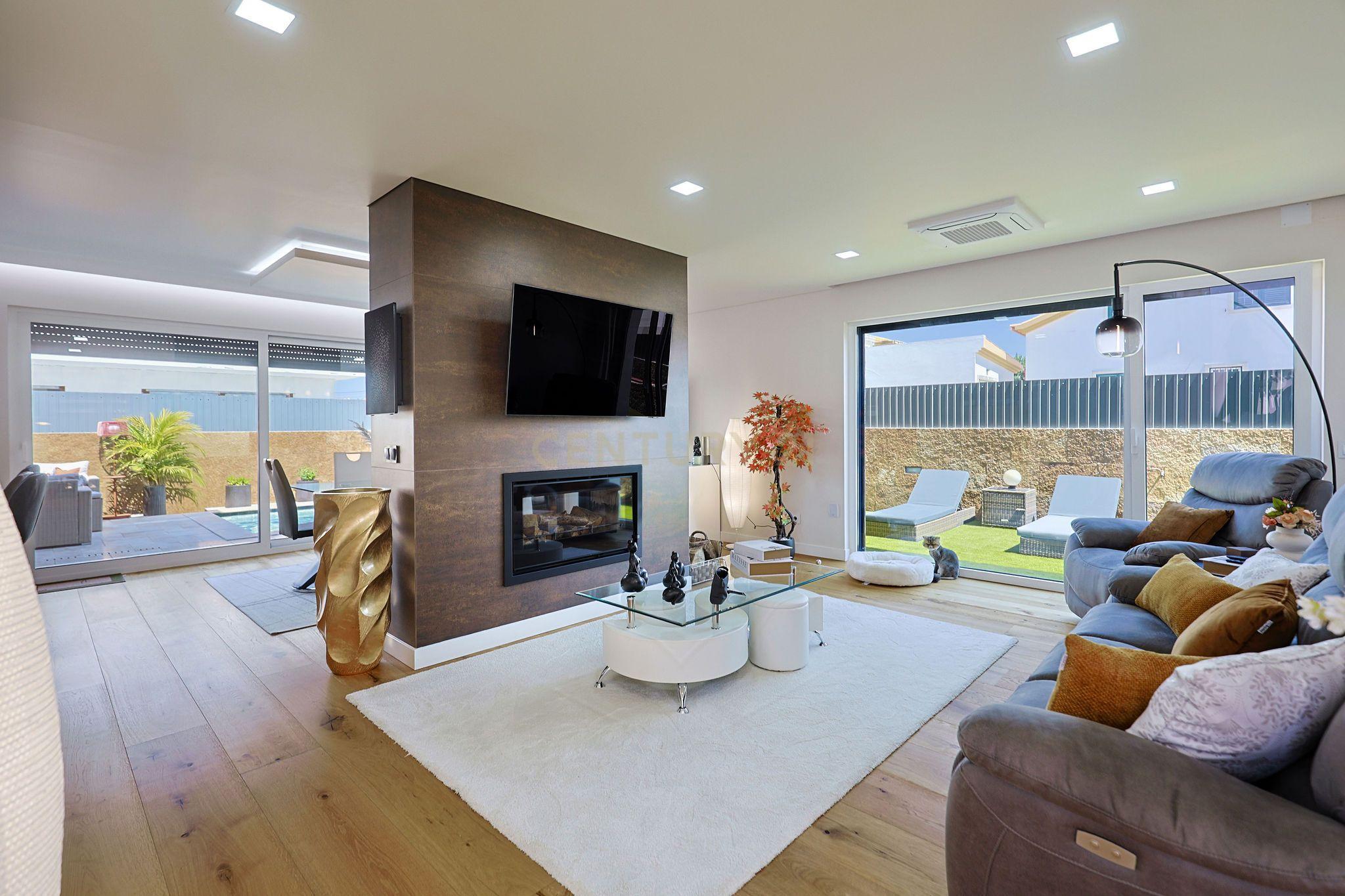 Fotografia 10 de Moradia de Luxo | Duas Master Suites | Piscina de Água Salgada