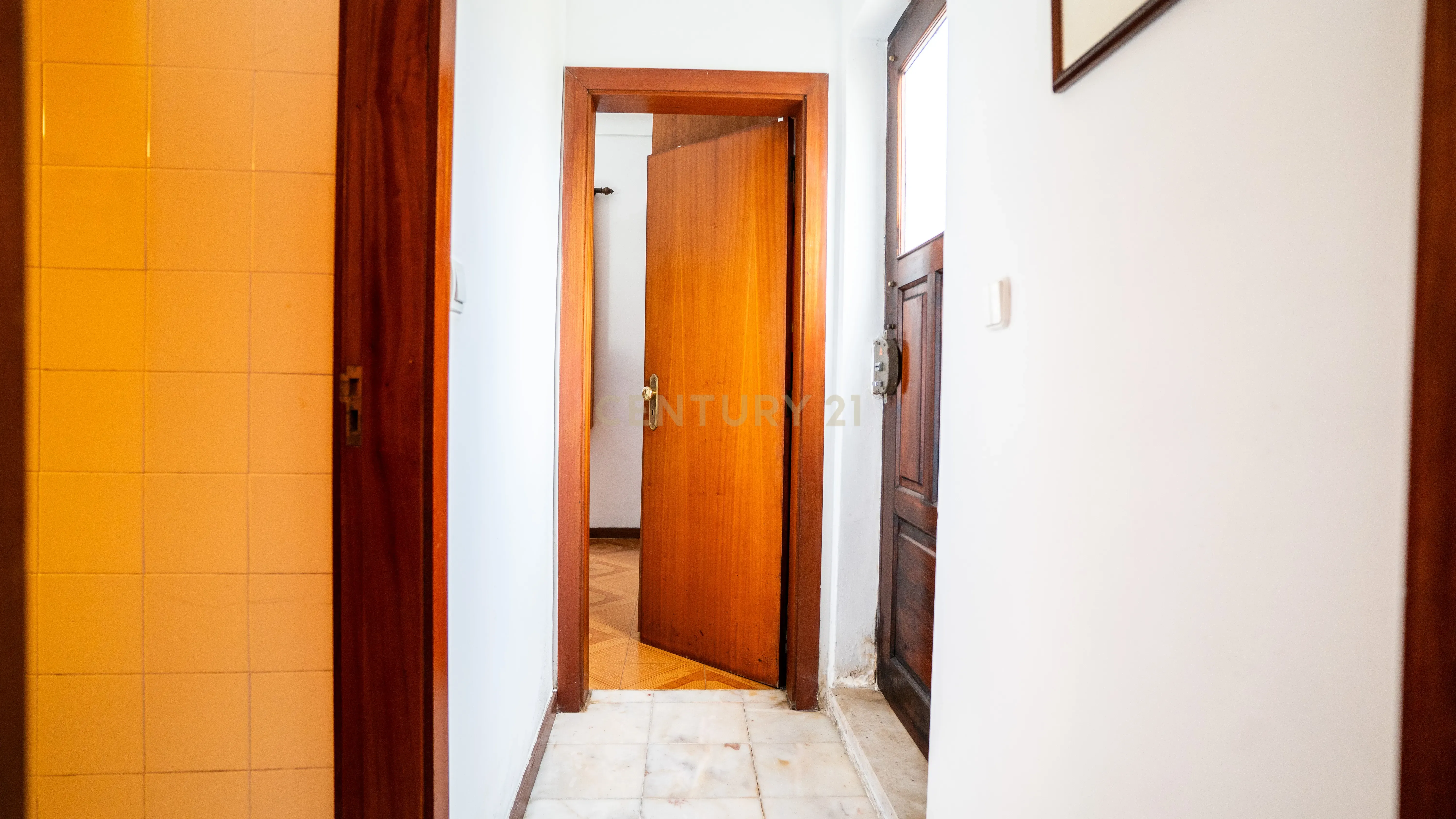 Moradia T6, na Rua 1 no Bairro de Belém, para modernizar em lote com 290m² - Image 45