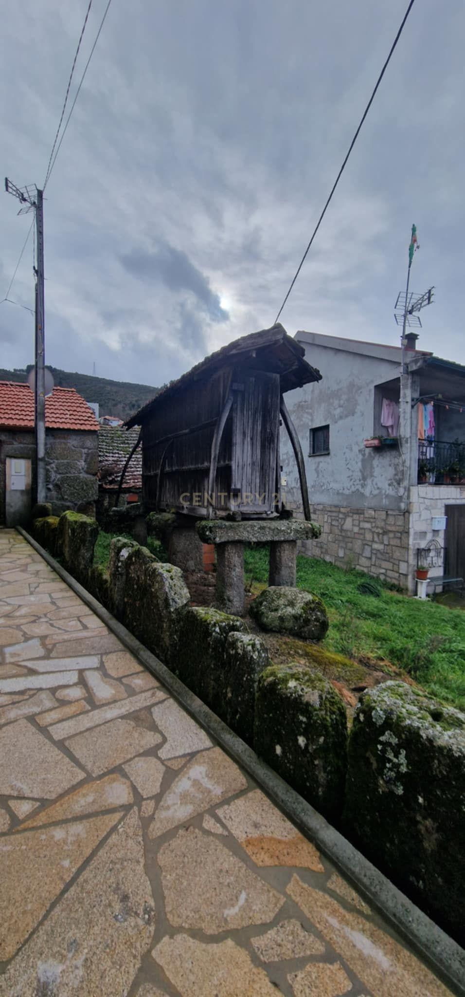 Casa/Arrecadação em Pedra com Espigueiro - Lazarim,Lamego - Image 1