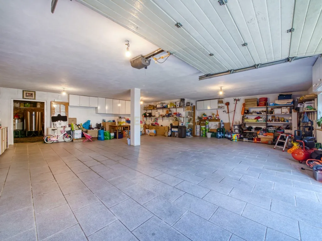 Moradia localizada na capital de distrito, no coração do Nordeste Transmontano. - Image 40