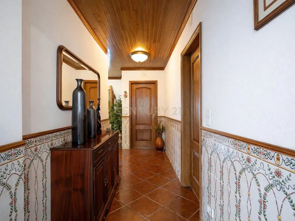 OPORTUNIDADE ÚNICA NA LOUSÃ – MORADIA COM GRANDE POTENCIAL (habitação e comércio) - Image 52