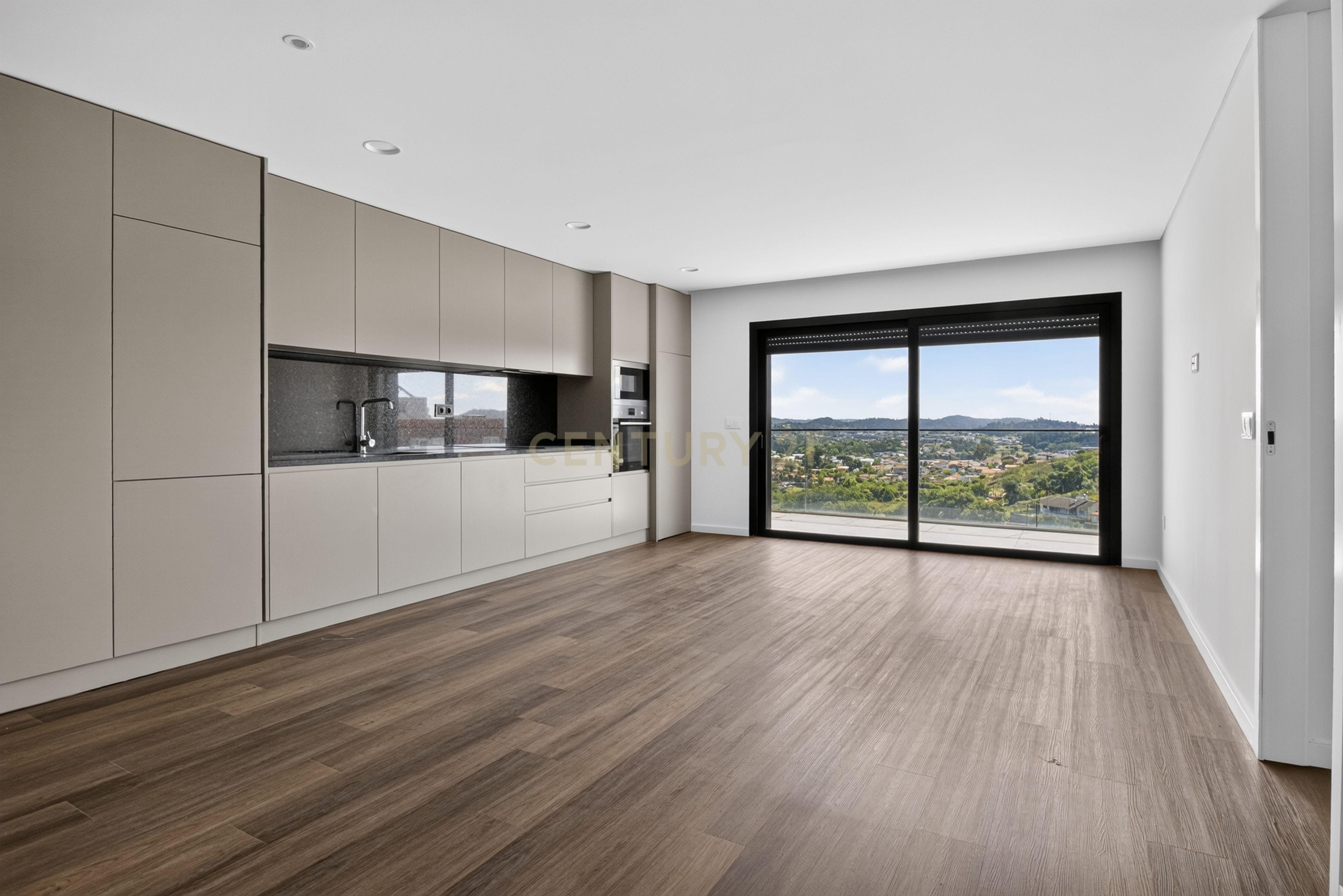 Fotografia 2 de T3 Novo em Ferreiros, Braga | Suíte e 2 Quartos com Closet e Varanda Panorâmica