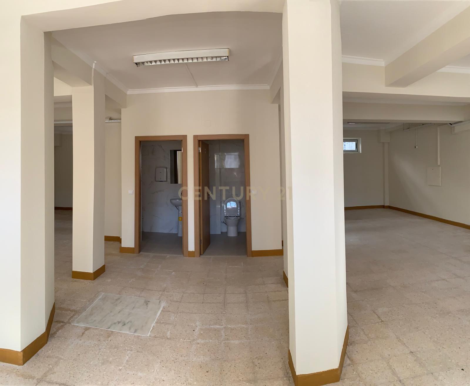 Fotografia 9 de Loja para arrendamento no Cacém