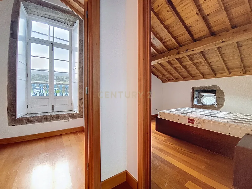 Rústico de Luxo – Moradia Renovada com Vista Mar Deslumbrante - Image 48