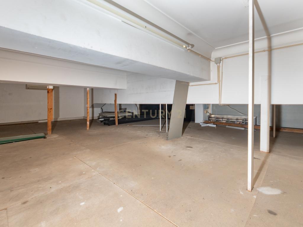 Loja para Arrendamento na Prestigiada Avenida João XXI – Lisboa - Image 12