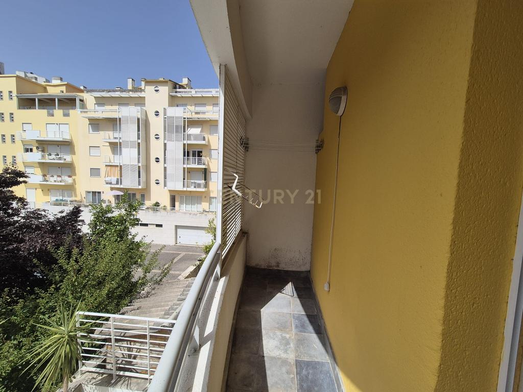 Espaçoso Apartamento T4 no Parque das Nações, Lisboa, com Garagem - Image 18