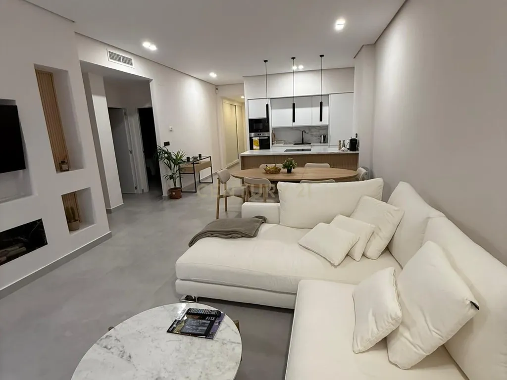Luxuosa Moradia Renovada em Marbella, Málaga - Image 1