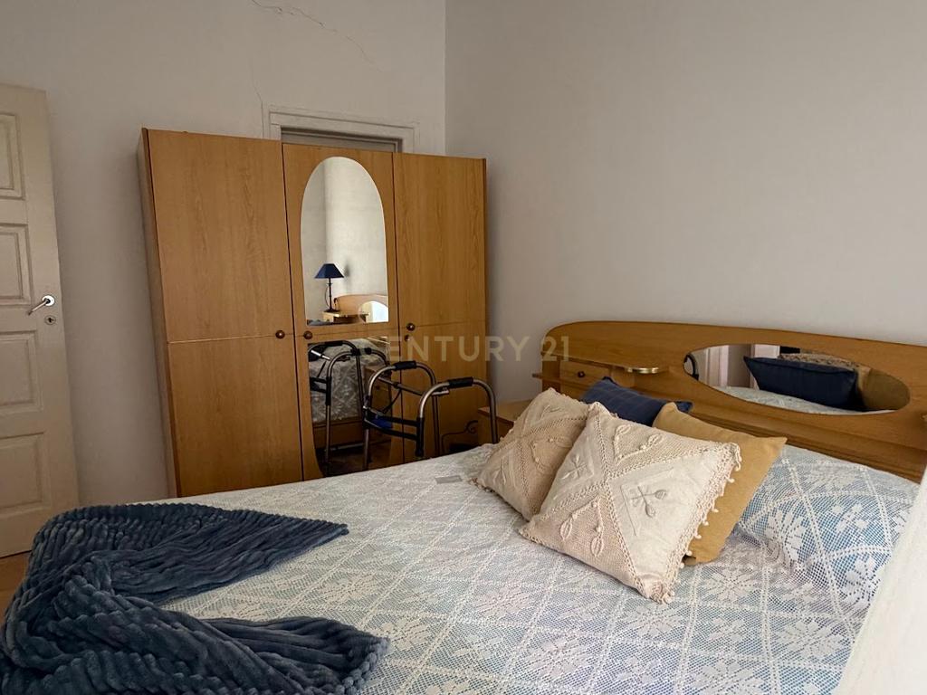 T4 em Arroios para remodelação com vista sobre Lisboa - Lisboa - Image 28