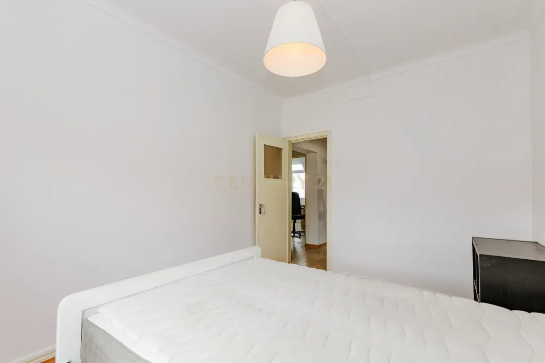 Apartamento/Andar de moradia para arrendamento - Olivais (água e eletricidade incluído no valor da renda) - Image 25