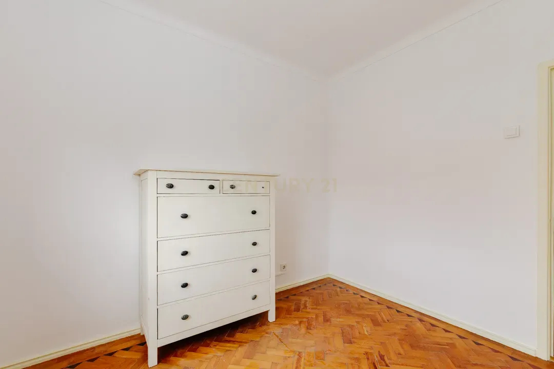 Apartamento/Andar de moradia para arrendamento - Olivais (água e eletricidade incluído no valor da renda) - Image 28