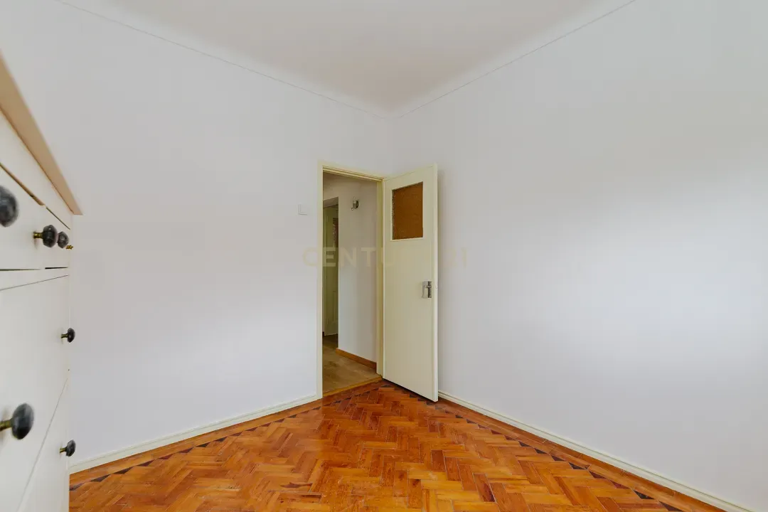 Apartamento/Andar de moradia para arrendamento - Olivais (água e eletricidade incluído no valor da renda) - Image 27