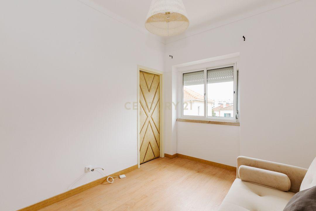 Apartamento/Andar de moradia para arrendamento - Olivais (água e eletricidade incluído no valor da renda) - Image 12