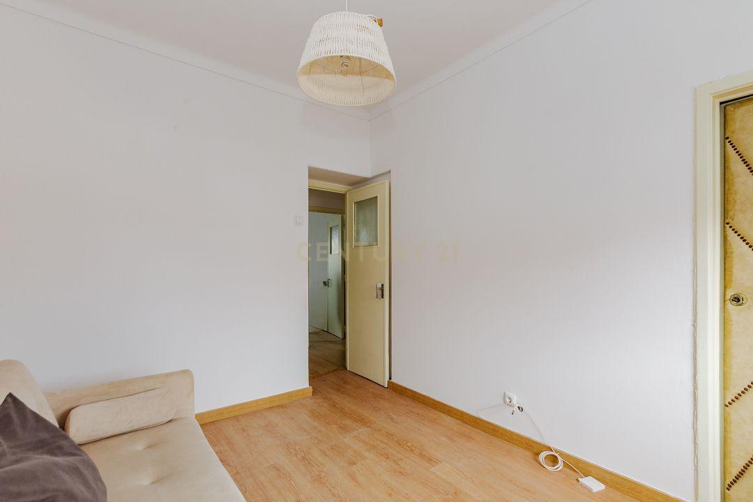 Apartamento/Andar de moradia para arrendamento - Olivais (água e eletricidade incluído no valor da renda) - Image 15