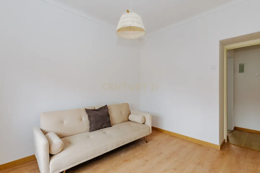 Apartamento/Andar de moradia para arrendamento - Olivais (água e eletricidade incluído no valor da renda) - Image 14