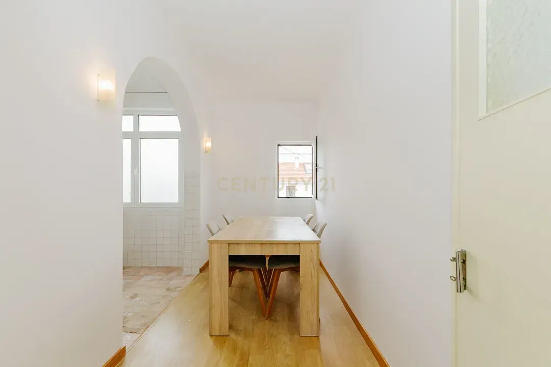 Apartamento/Andar de moradia para arrendamento - Olivais (água e eletricidade incluído no valor da renda) - Image 8