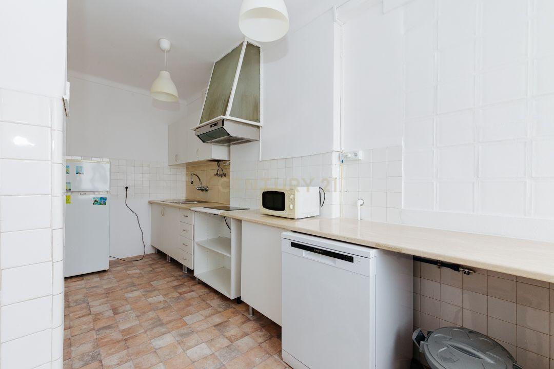 Apartamento/Andar de moradia para arrendamento - Olivais (água e eletricidade incluído no valor da renda) - Image 7